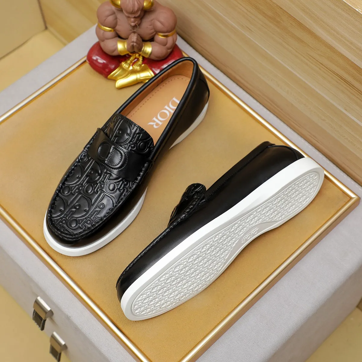 Men's clothing and shoes 💰460 💰🔥[Dior] High-end top-notch 🔝 purchasing agent 🔍🔍The latest 🇺🇸 counters are on sale simultaneously, original Italian brand · brand totem cloth sewn with brand cloth label · paired with calfskin · (high-end, nobility and class) exquisite workmanship (cow Leather lining) Sole: Original two-color sole ⚠️outsole specially provided by the original factory. Comfortable, wear-resistant, non-slip, real-life photoshoot🎬The real thing is more beautiful🔍Color: Color optional💕💕Number of yards: 39-44 (customized at 38.45.46)...